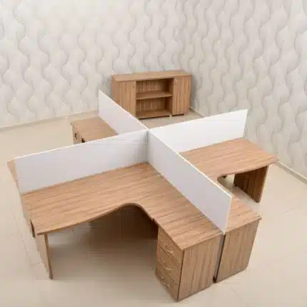 وحدة خلية مكاتب جماعية مقاس 240 × 240 سم مع 4 وحدات أدراج